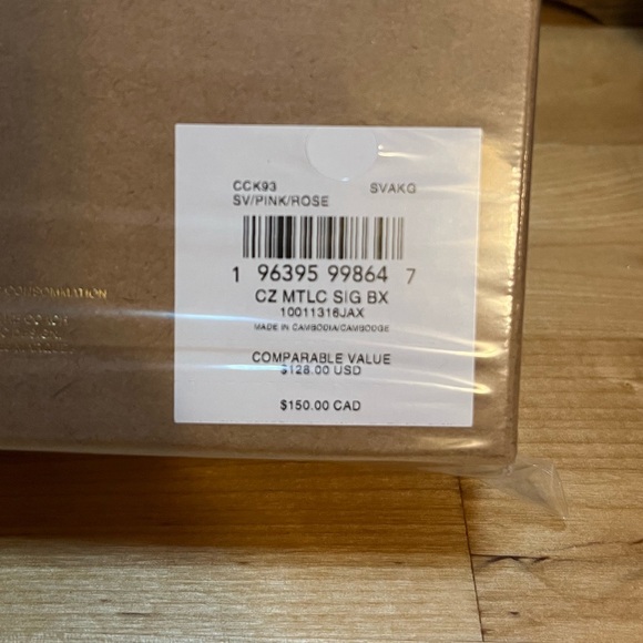 Coach Wristlet and Charms - New in box - Picture 9 of 16